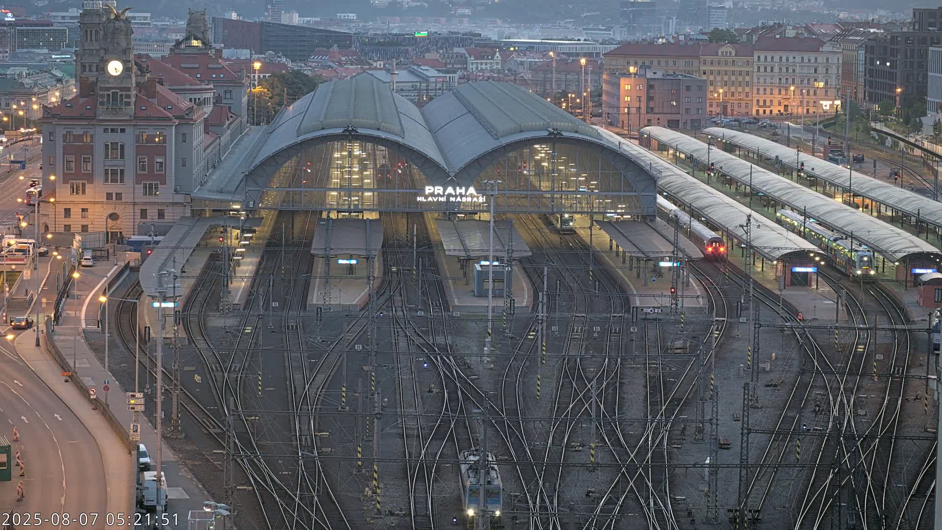Prague Main Train  Station Live Cam & Praha City Skyline Live Cam, (Praha Hlavní Nádraží)- Vinohrady, Prague, Czechia