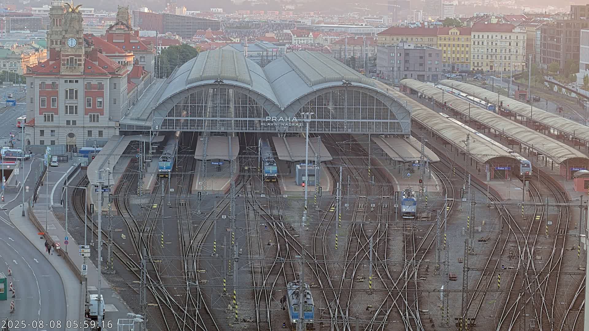 Prague Main Train  Station Live Cam & Praha City Skyline Live Cam, (Praha Hlavní Nádraží)- Vinohrady, Prague, Czechia