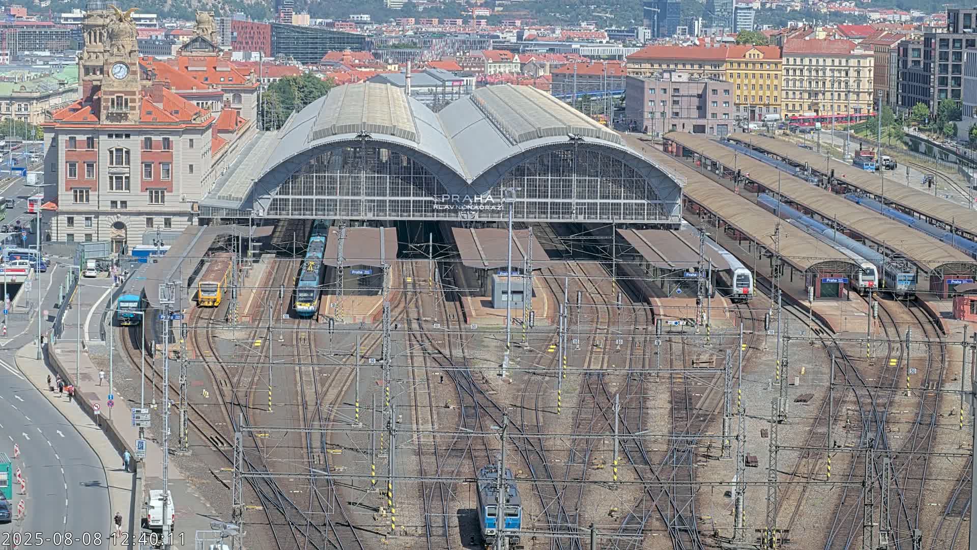 Prague Main Train  Station Live Cam & Praha City Skyline Live Cam, (Praha Hlavní Nádraží)- Vinohrady, Prague, Czechia