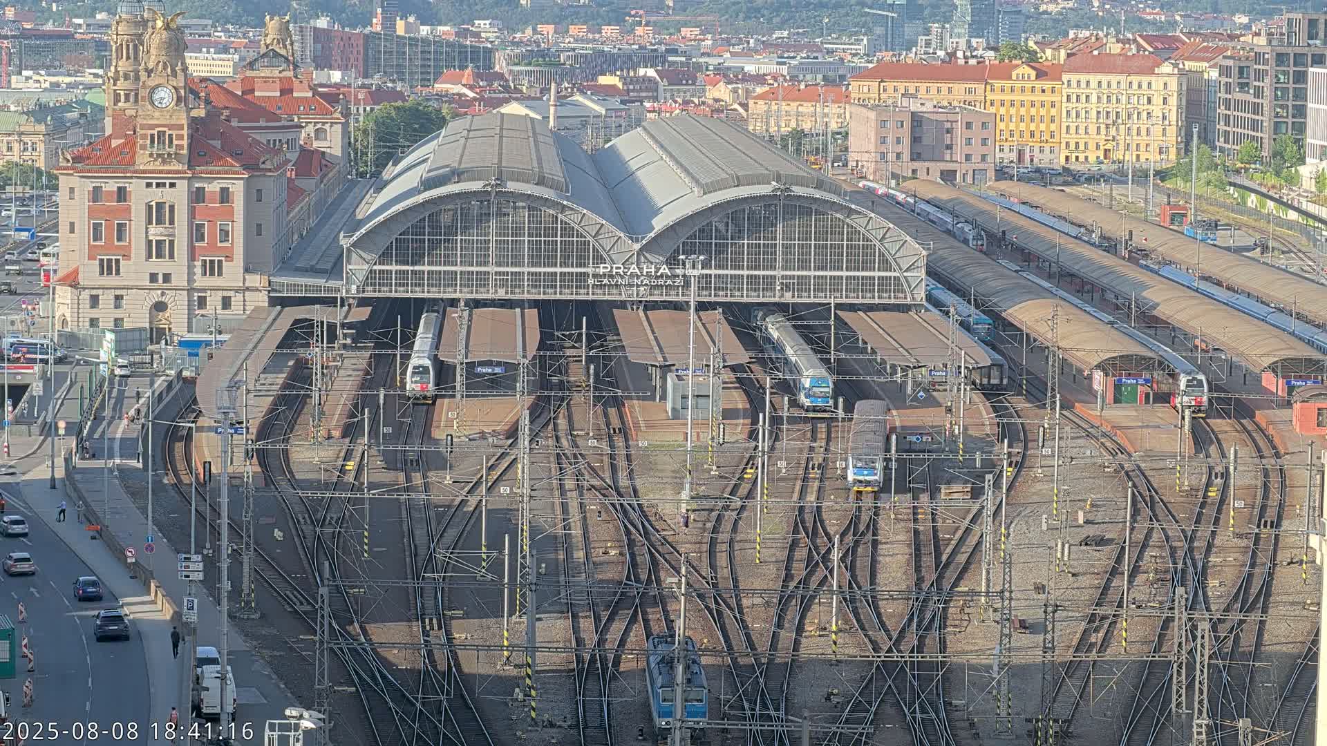 Prague Main Train  Station Live Cam & Praha City Skyline Live Cam, (Praha Hlavní Nádraží)- Vinohrady, Prague, Czechia
