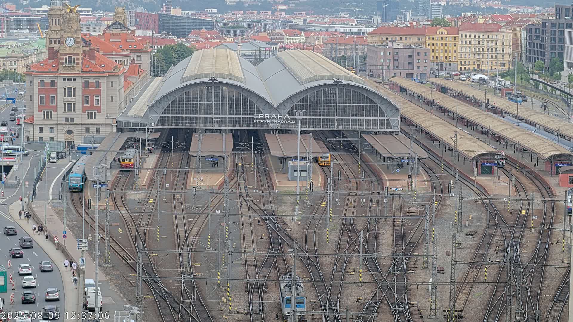 Prague Main Train  Station Live Cam & Praha City Skyline Live Cam, (Praha Hlavní Nádraží)- Vinohrady, Prague, Czechia