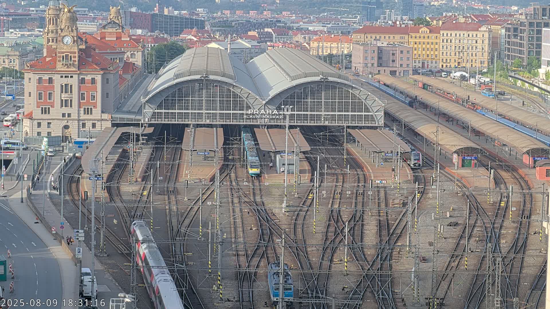 Prague Main Train  Station Live Cam & Praha City Skyline Live Cam, (Praha Hlavní Nádraží)- Vinohrady, Prague, Czechia