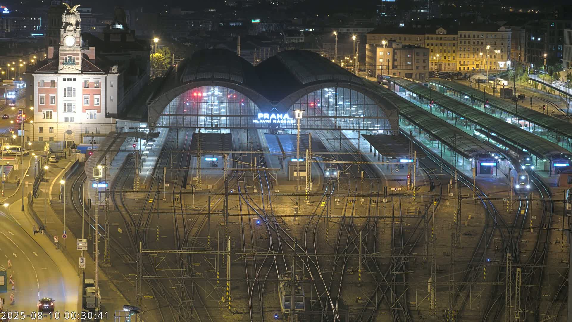 Prague Main Train  Station Live Cam & Praha City Skyline Live Cam, (Praha Hlavní Nádraží)- Vinohrady, Prague, Czechia