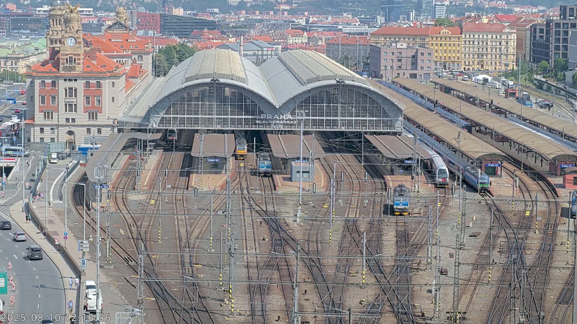 Prague Main Train  Station Live Cam & Praha City Skyline Live Cam, (Praha Hlavní Nádraží)- Vinohrady, Prague, Czechia