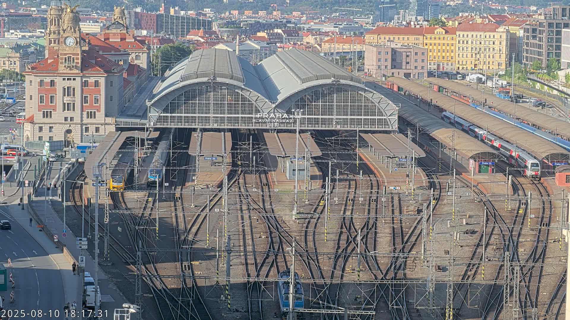 Prague Main Train  Station Live Cam & Praha City Skyline Live Cam, (Praha Hlavní Nádraží)- Vinohrady, Prague, Czechia
