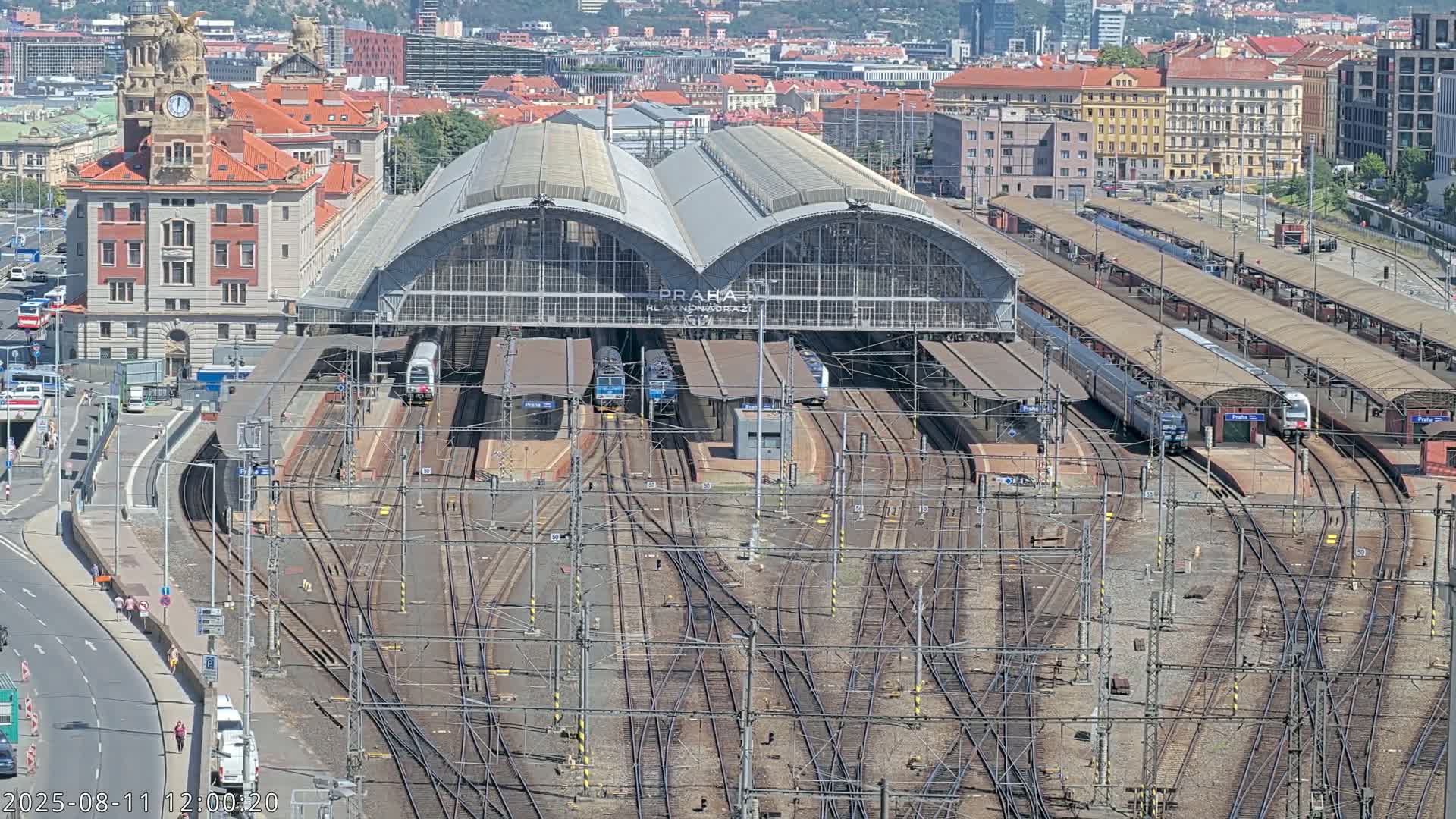 Prague Main Train  Station Live Cam & Praha City Skyline Live Cam, (Praha Hlavní Nádraží)- Vinohrady, Prague, Czechia