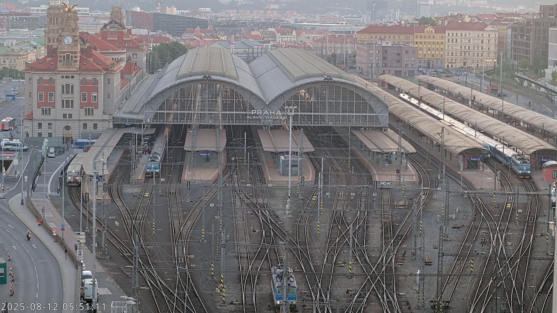 Prague Main Train  Station Live Cam & Praha City Skyline Live Cam, (Praha Hlavní Nádraží)- Vinohrady, Prague, Czechia