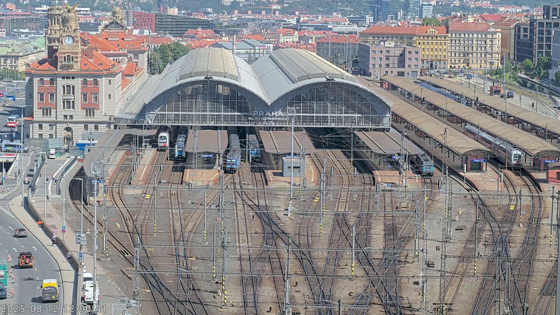 Prague Main Train  Station Live Cam & Praha City Skyline Live Cam, (Praha Hlavní Nádraží)- Vinohrady, Prague, Czechia
