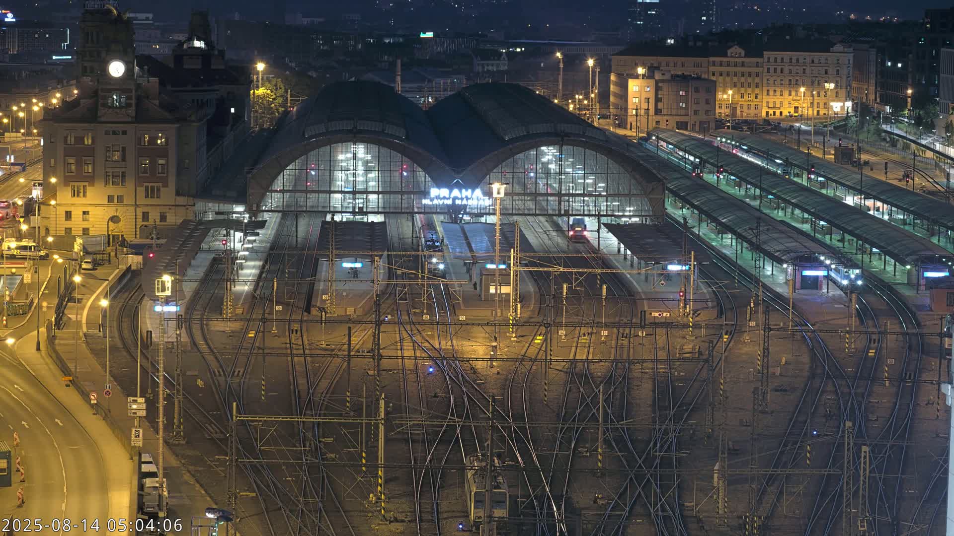 Prague Main Train  Station Live Cam & Praha City Skyline Live Cam, (Praha Hlavní Nádraží)- Vinohrady, Prague, Czechia