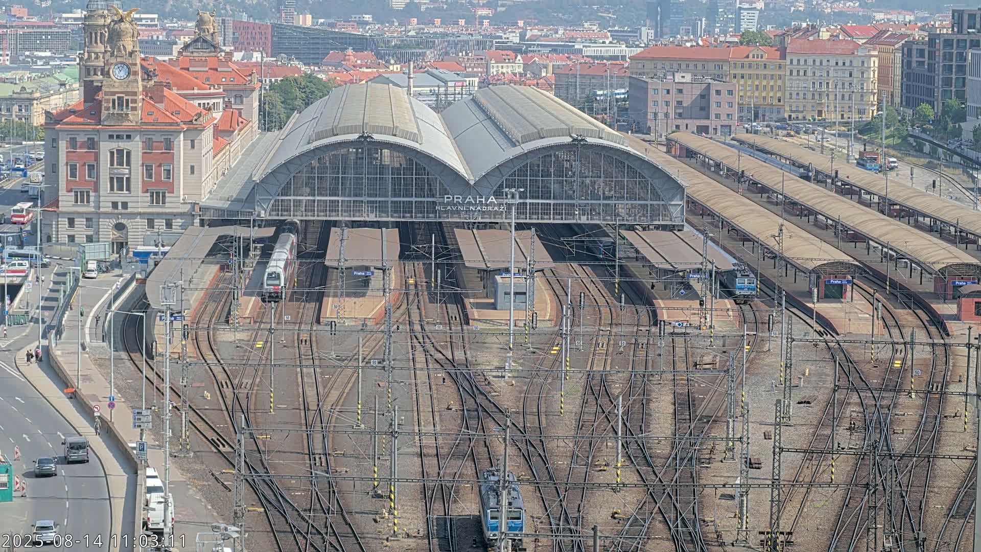 Prague Main Train  Station Live Cam & Praha City Skyline Live Cam, (Praha Hlavní Nádraží)- Vinohrady, Prague, Czechia