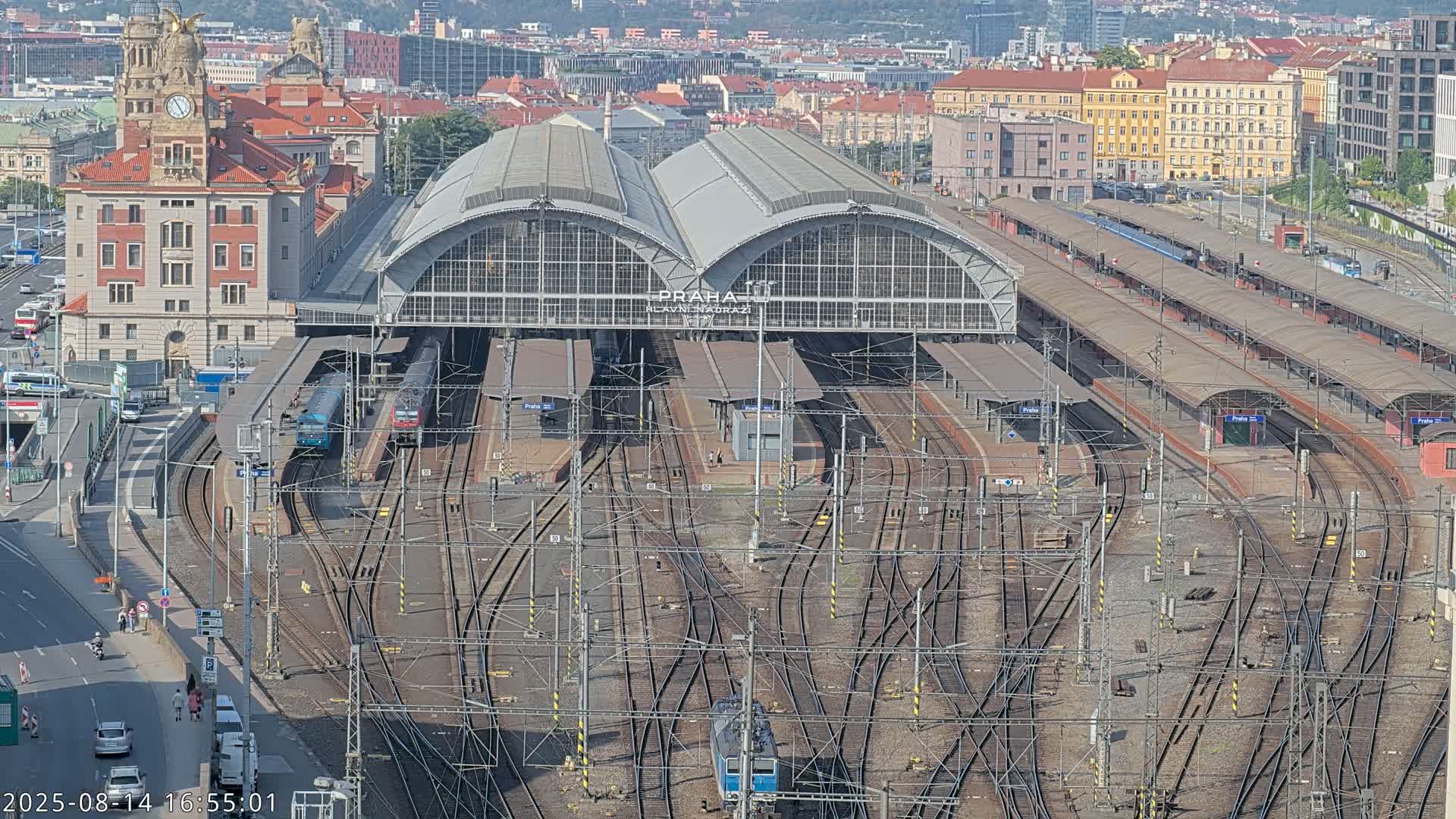 Prague Main Train  Station Live Cam & Praha City Skyline Live Cam, (Praha Hlavní Nádraží)- Vinohrady, Prague, Czechia