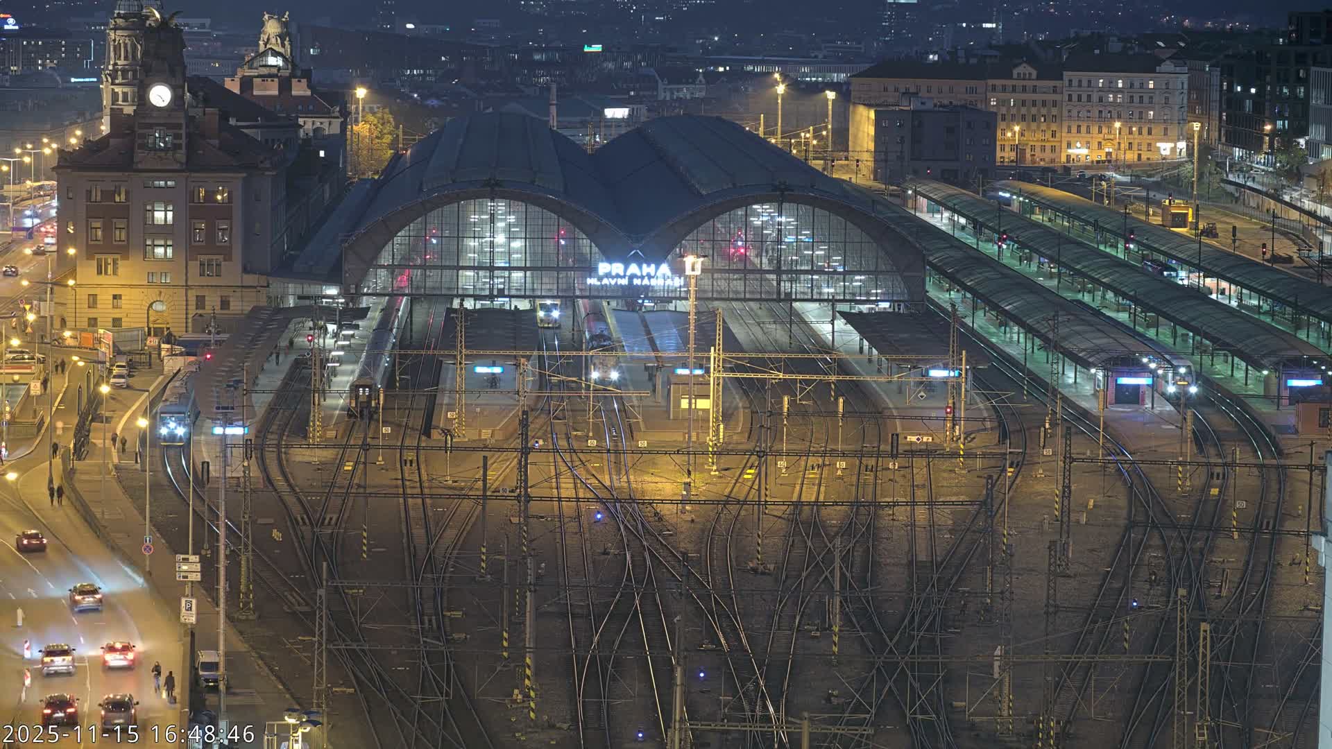 Prague Main Train  Station Live Cam & Praha City Skyline Live Cam, (Praha Hlavní Nádraží)- Vinohrady, Prague, Czechia