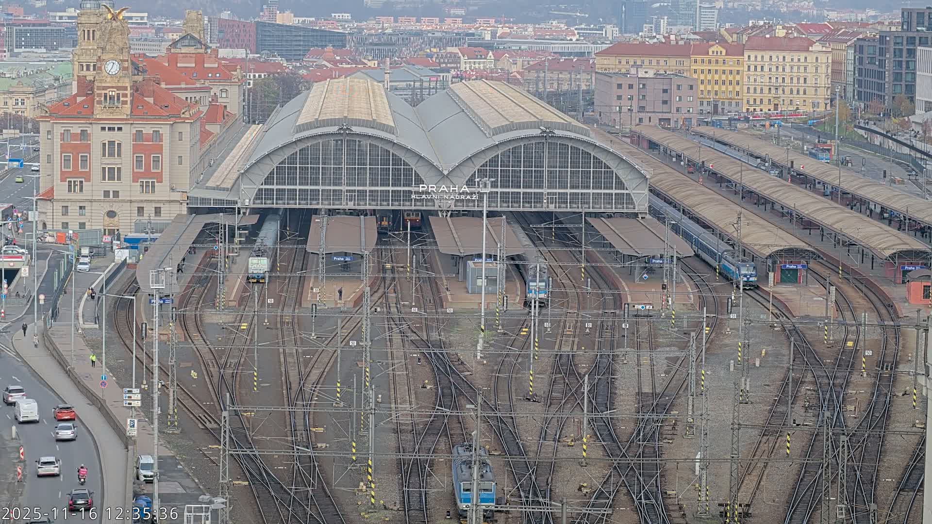 Prague Main Train  Station Live Cam & Praha City Skyline Live Cam, (Praha Hlavní Nádraží)- Vinohrady, Prague, Czechia