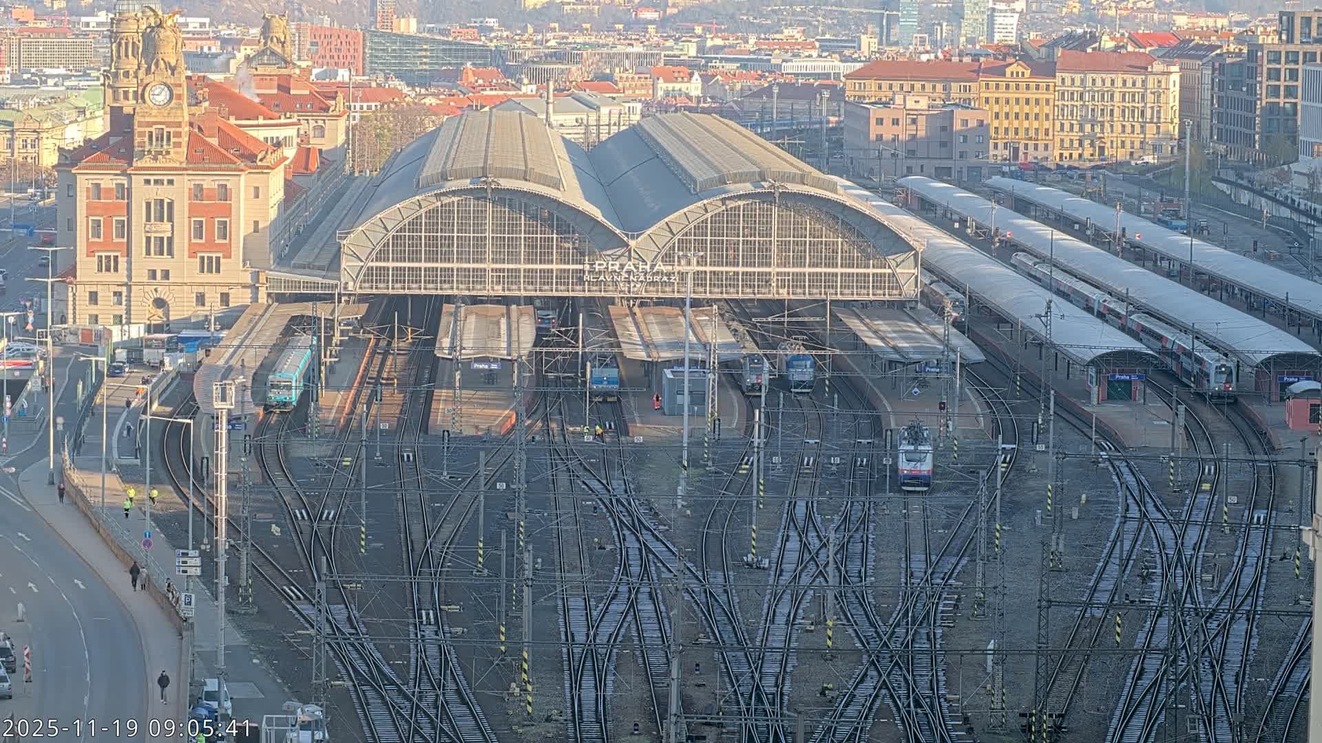 Prague Main Train  Station Live Cam & Praha City Skyline Live Cam, (Praha Hlavní Nádraží)- Vinohrady, Prague, Czechia
