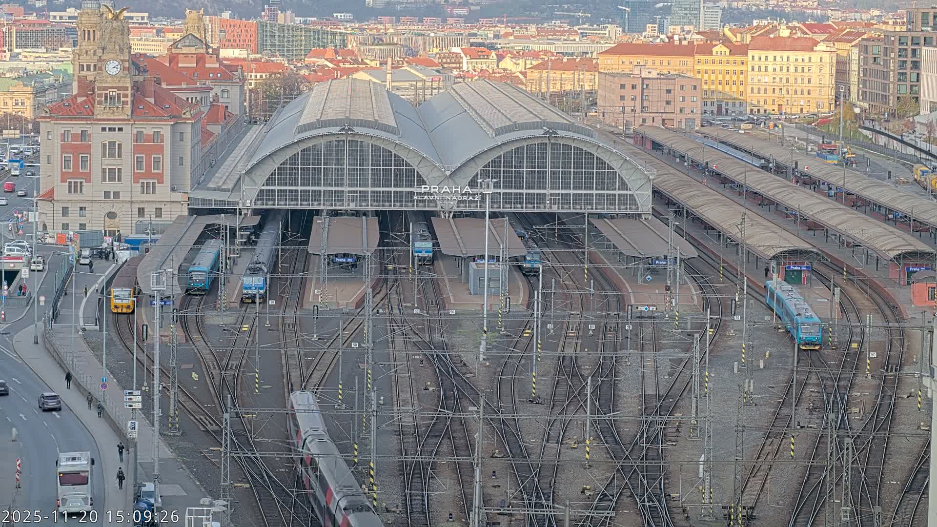 Prague Main Train  Station Live Cam & Praha City Skyline Live Cam, (Praha Hlavní Nádraží)- Vinohrady, Prague, Czechia