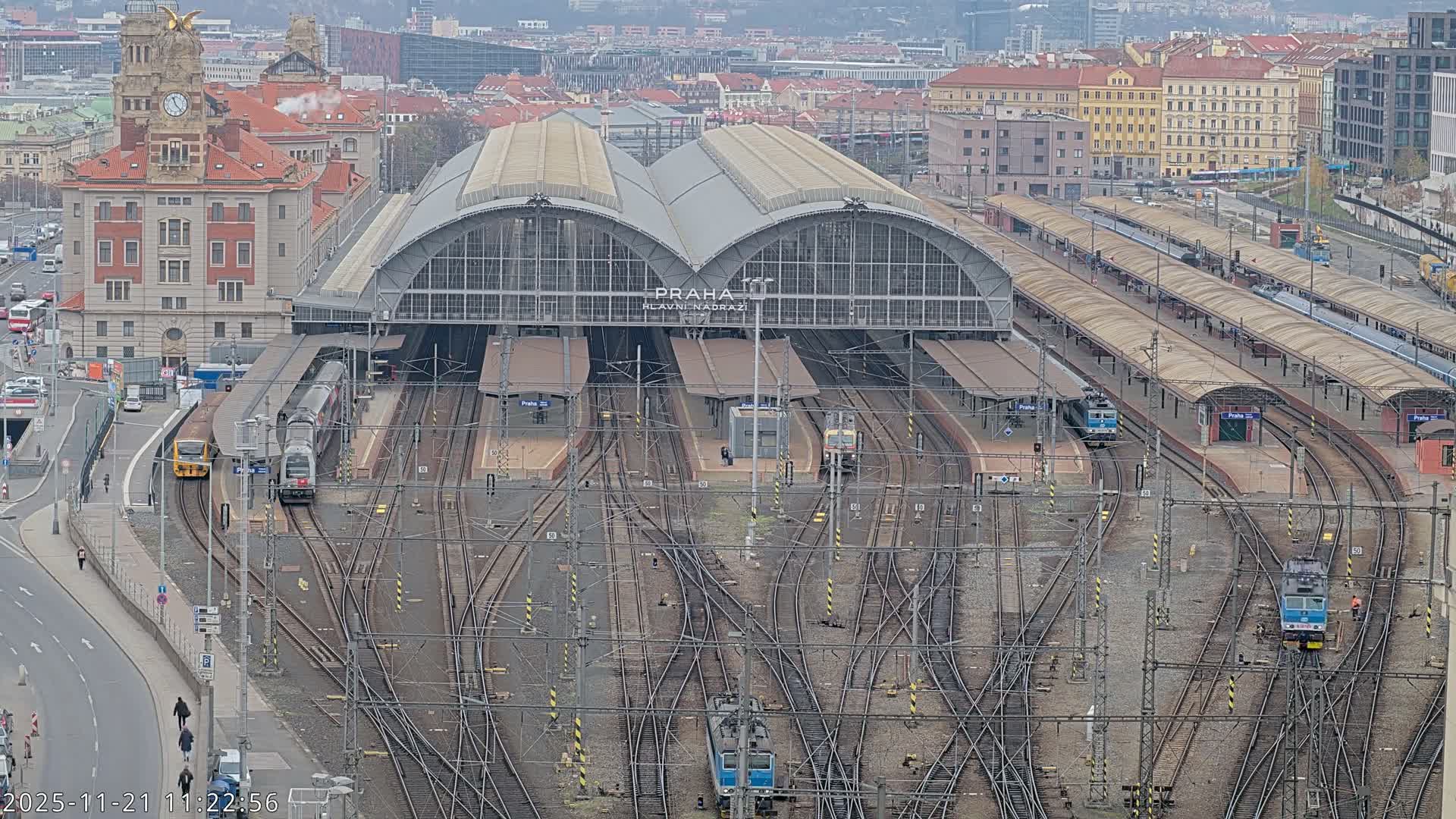 Prague Main Train  Station Live Cam & Praha City Skyline Live Cam, (Praha Hlavní Nádraží)- Vinohrady, Prague, Czechia