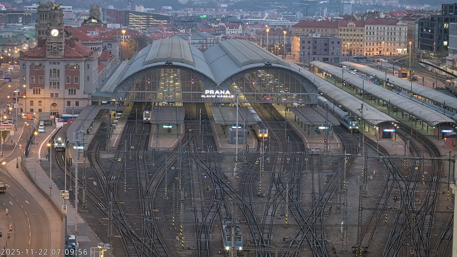 Prague Main Train  Station Live Cam & Praha City Skyline Live Cam, (Praha Hlavní Nádraží)- Vinohrady, Prague, Czechia