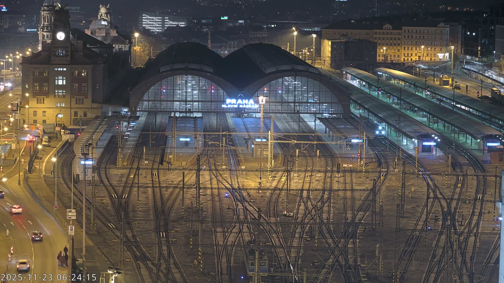 Prague Main Train  Station Live Cam & Praha City Skyline Live Cam, (Praha Hlavní Nádraží)- Vinohrady, Prague, Czechia