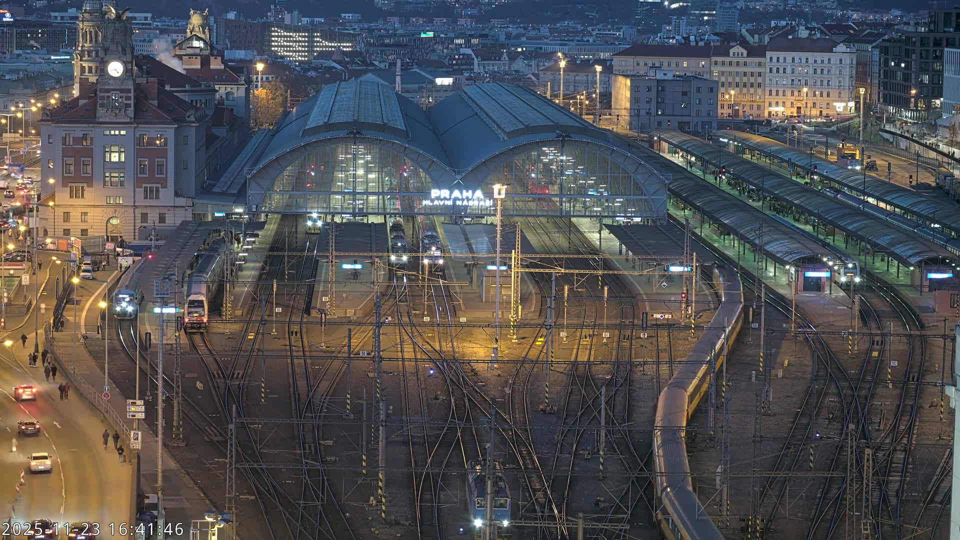 Prague Main Train  Station Live Cam & Praha City Skyline Live Cam, (Praha Hlavní Nádraží)- Vinohrady, Prague, Czechia