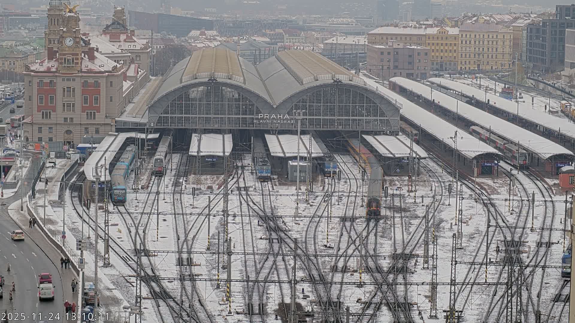Prague Main Train  Station Live Cam & Praha City Skyline Live Cam, (Praha Hlavní Nádraží)- Vinohrady, Prague, Czechia