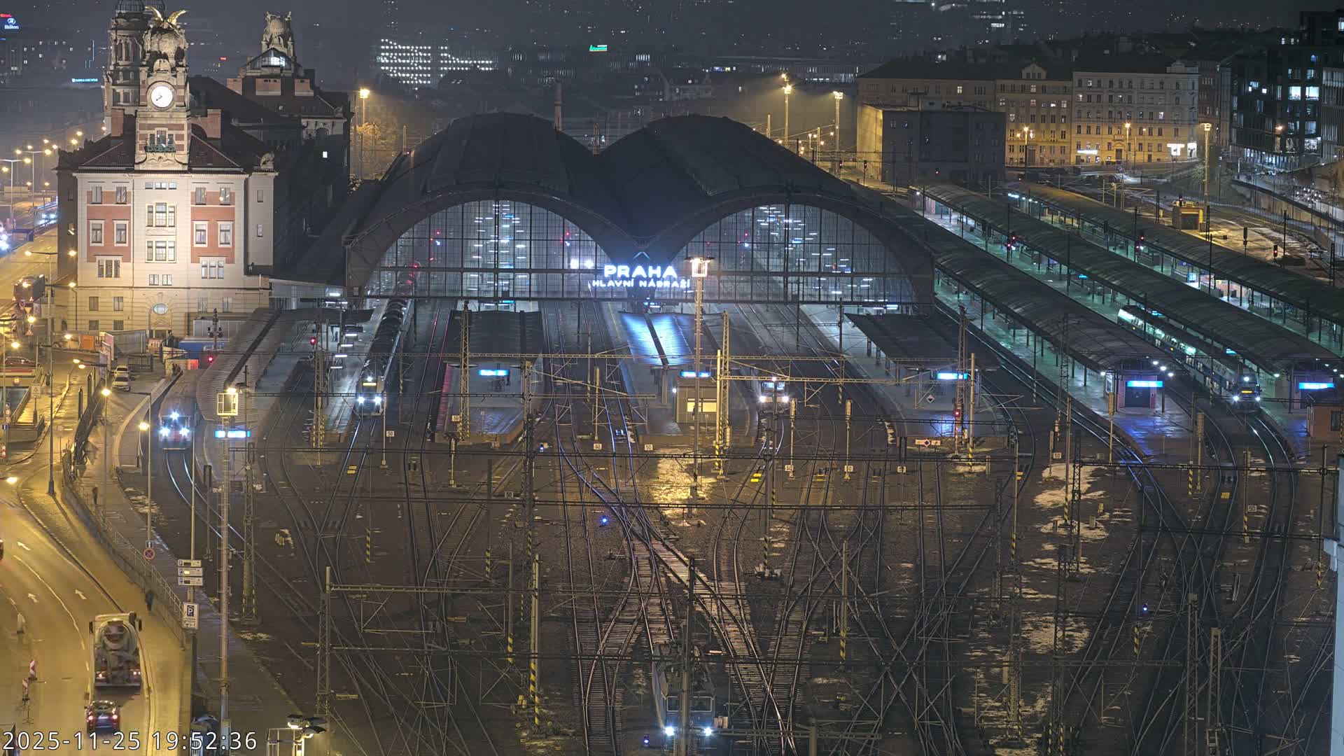 Prague Main Train  Station Live Cam & Praha City Skyline Live Cam, (Praha Hlavní Nádraží)- Vinohrady, Prague, Czechia