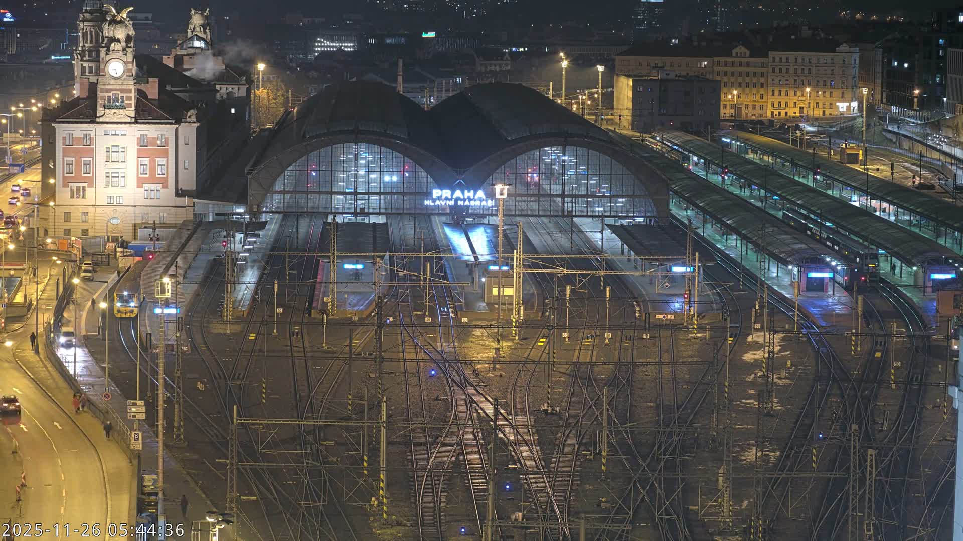 Prague Main Train  Station Live Cam & Praha City Skyline Live Cam, (Praha Hlavní Nádraží)- Vinohrady, Prague, Czechia