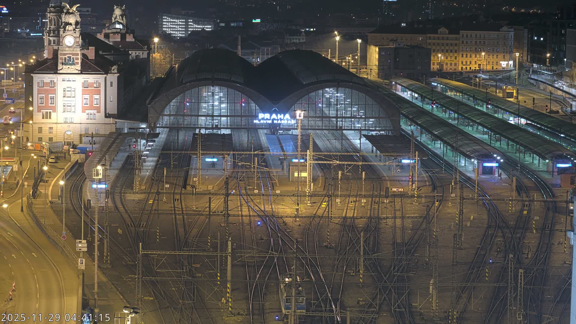 Prague Main Train  Station Live Cam & Praha City Skyline Live Cam, (Praha Hlavní Nádraží)- Vinohrady, Prague, Czechia