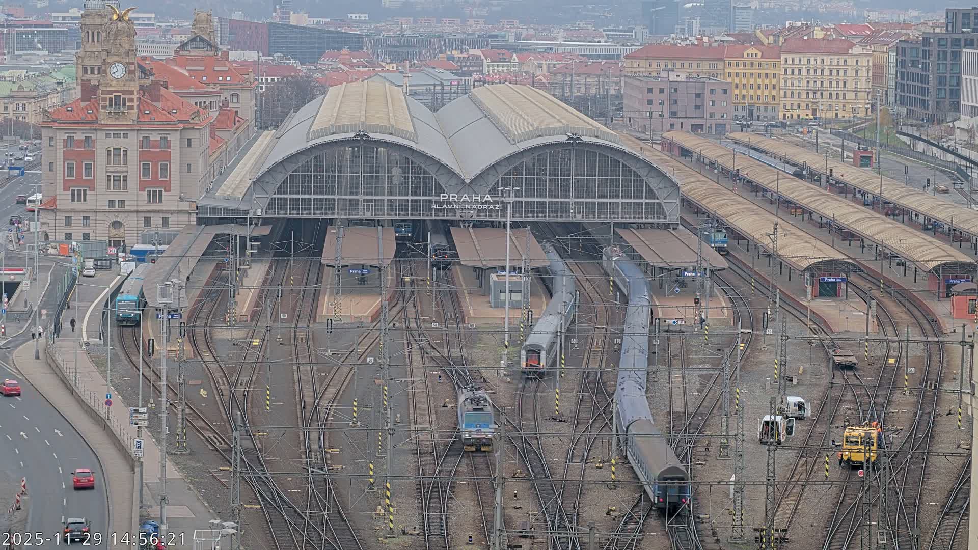 Prague Main Train  Station Live Cam & Praha City Skyline Live Cam, (Praha Hlavní Nádraží)- Vinohrady, Prague, Czechia