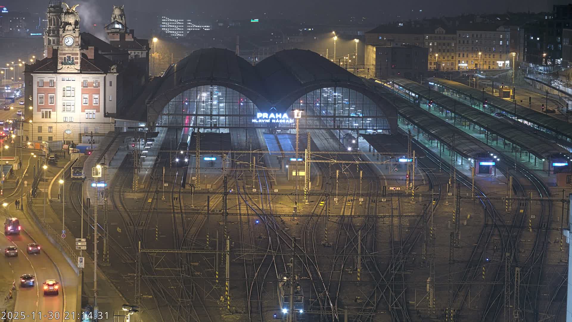 Prague Main Train  Station Live Cam & Praha City Skyline Live Cam, (Praha Hlavní Nádraží)- Vinohrady, Prague, Czechia