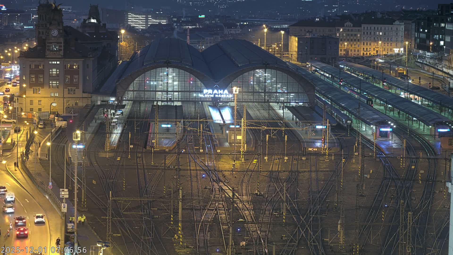 Prague Main Train  Station Live Cam & Praha City Skyline Live Cam, (Praha Hlavní Nádraží)- Vinohrady, Prague, Czechia
