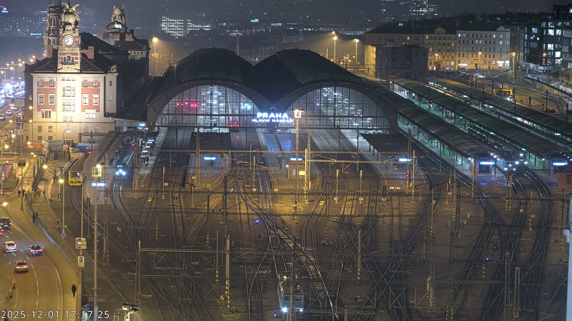 Prague Main Train  Station Live Cam & Praha City Skyline Live Cam, (Praha Hlavní Nádraží)- Vinohrady, Prague, Czechia