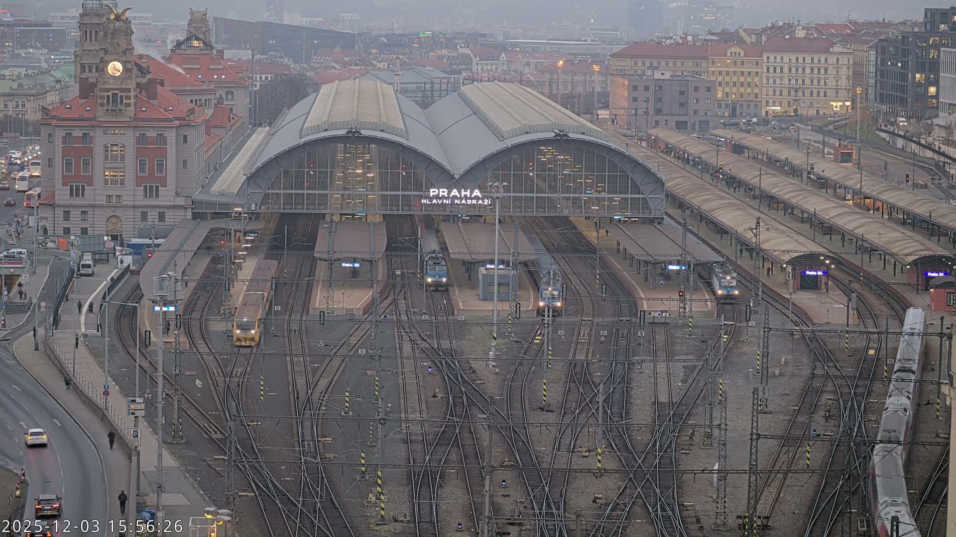 Prague Main Train  Station Live Cam & Praha City Skyline Live Cam, (Praha Hlavní Nádraží)- Vinohrady, Prague, Czechia