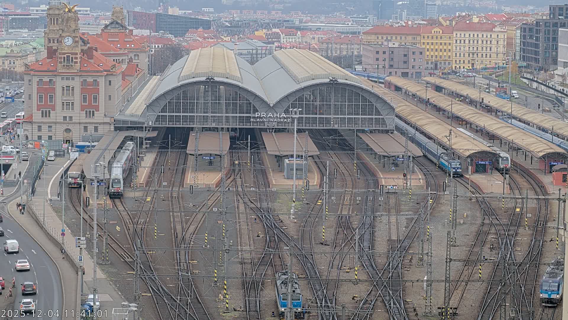 Prague Main Train  Station Live Cam & Praha City Skyline Live Cam, (Praha Hlavní Nádraží)- Vinohrady, Prague, Czechia