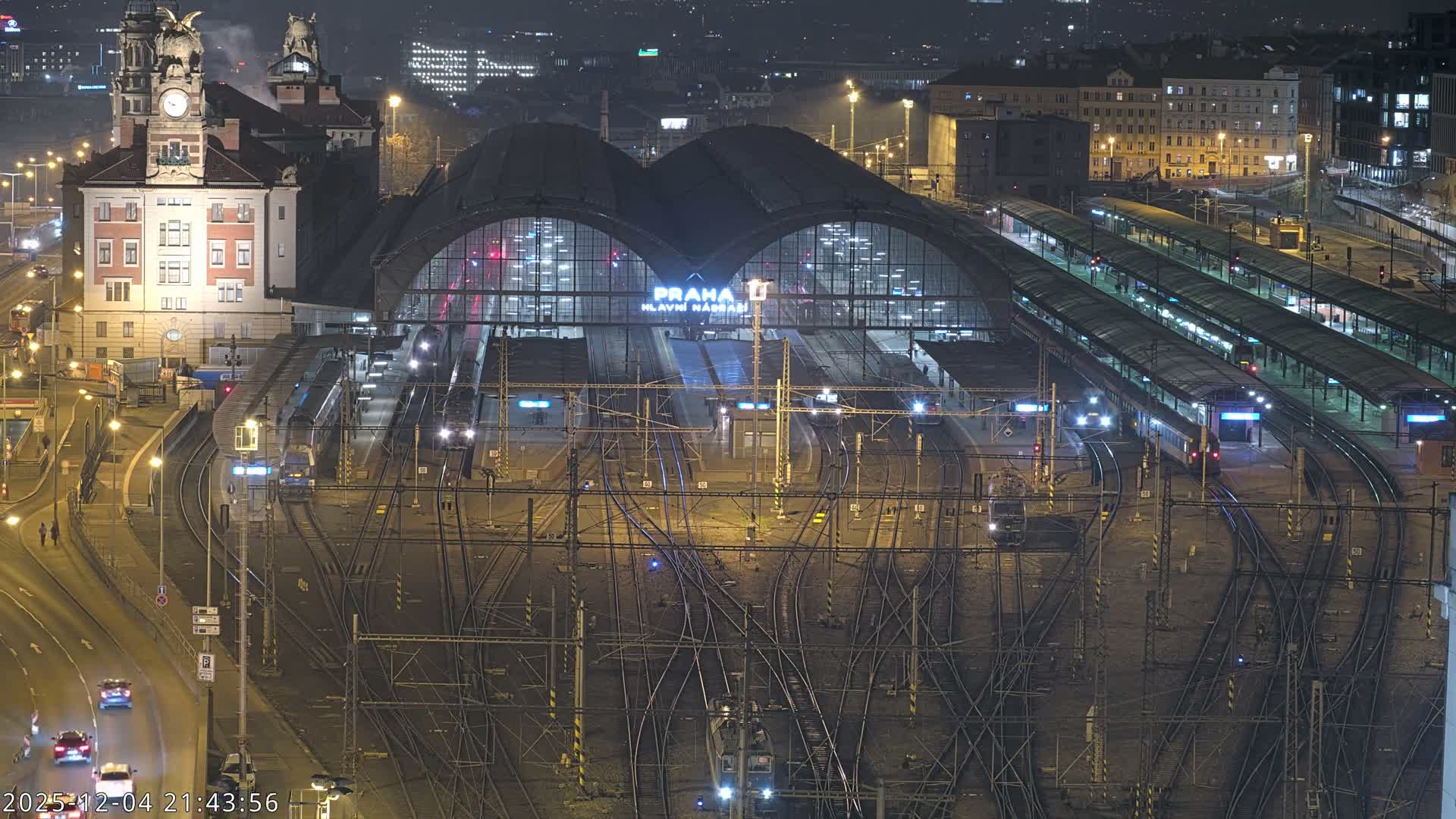 Prague Main Train  Station Live Cam & Praha City Skyline Live Cam, (Praha Hlavní Nádraží)- Vinohrady, Prague, Czechia
