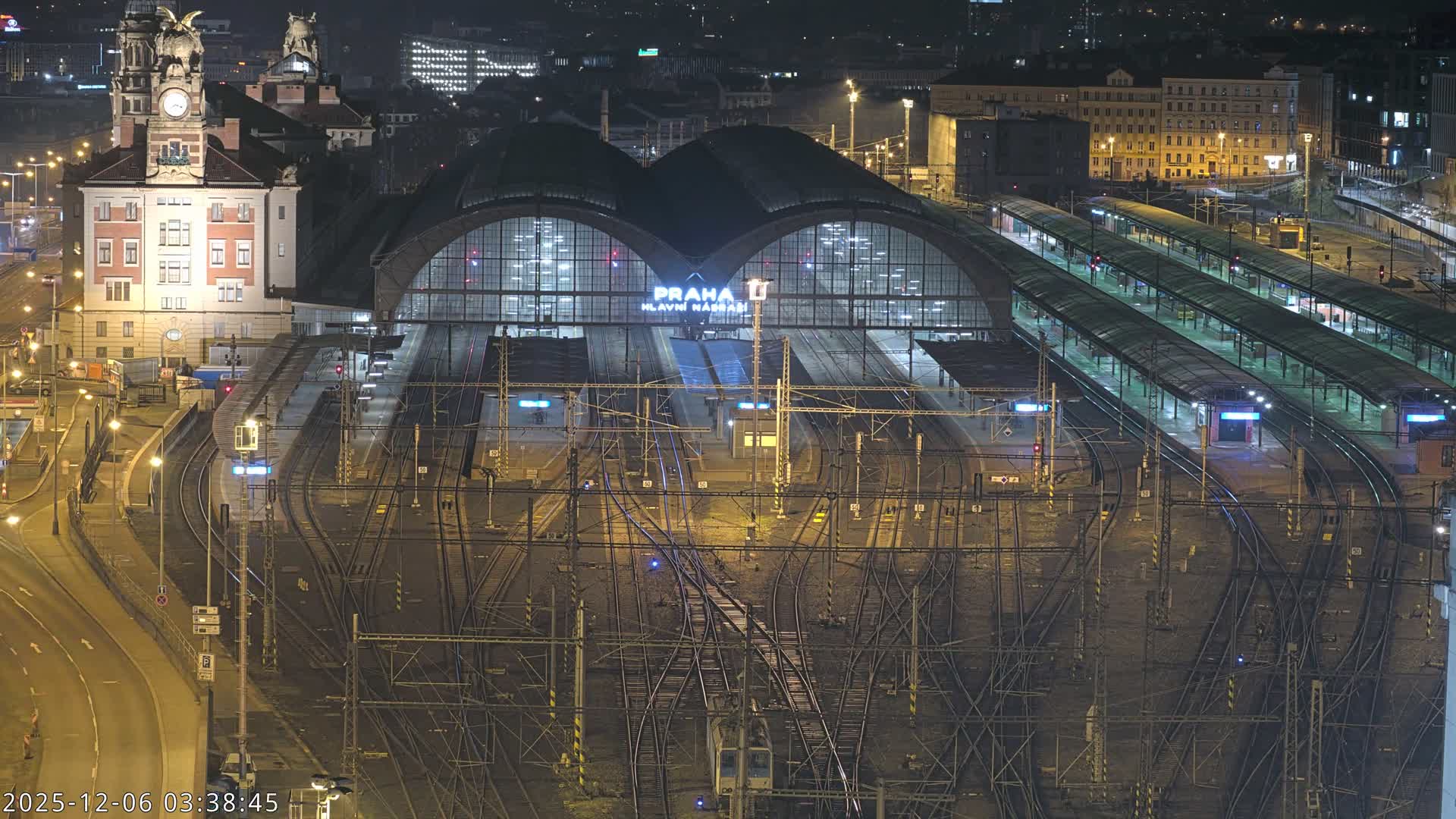 Prague Main Train  Station Live Cam & Praha City Skyline Live Cam, (Praha Hlavní Nádraží)- Vinohrady, Prague, Czechia