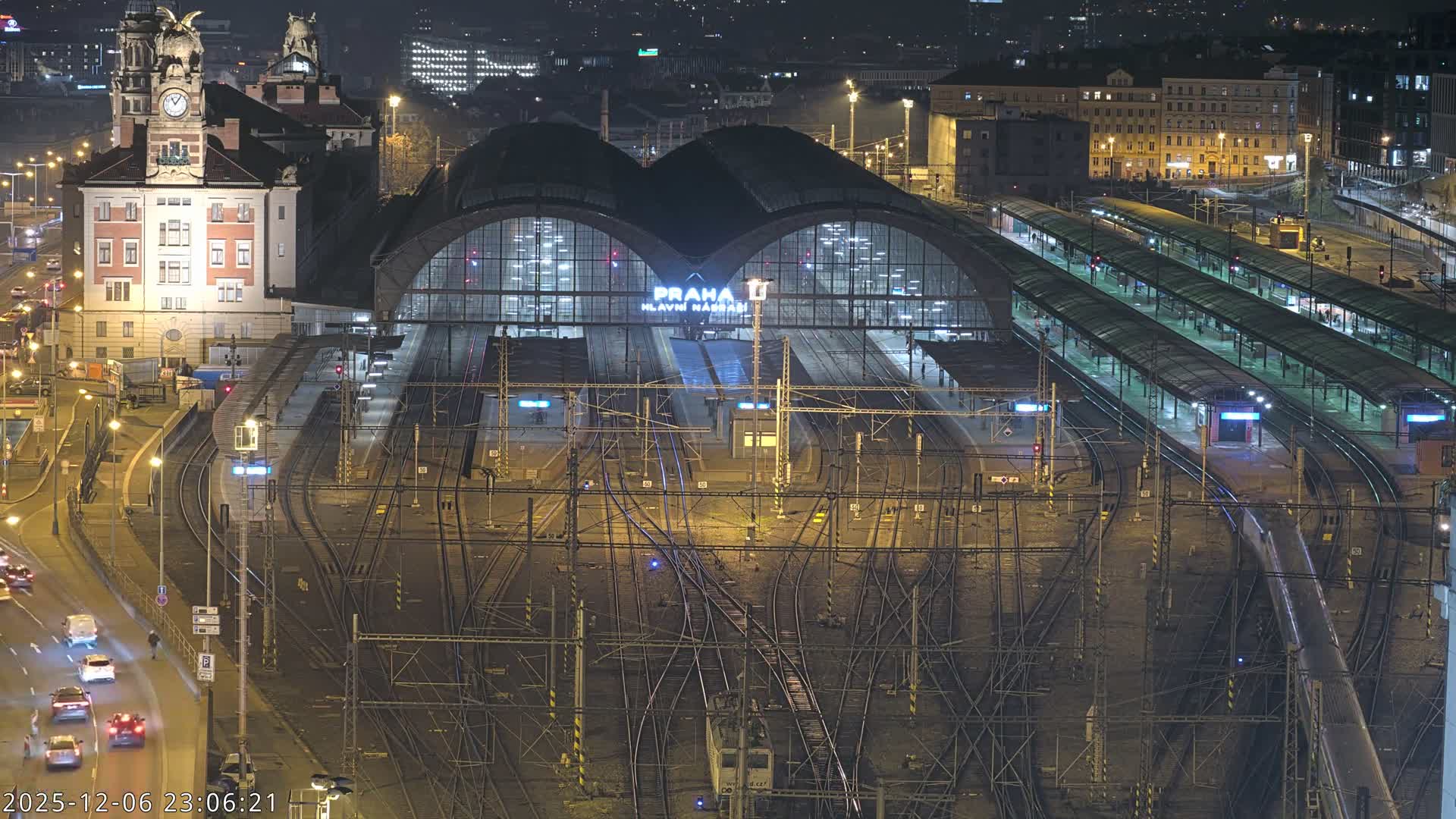 Prague Main Train  Station Live Cam & Praha City Skyline Live Cam, (Praha Hlavní Nádraží)- Vinohrady, Prague, Czechia