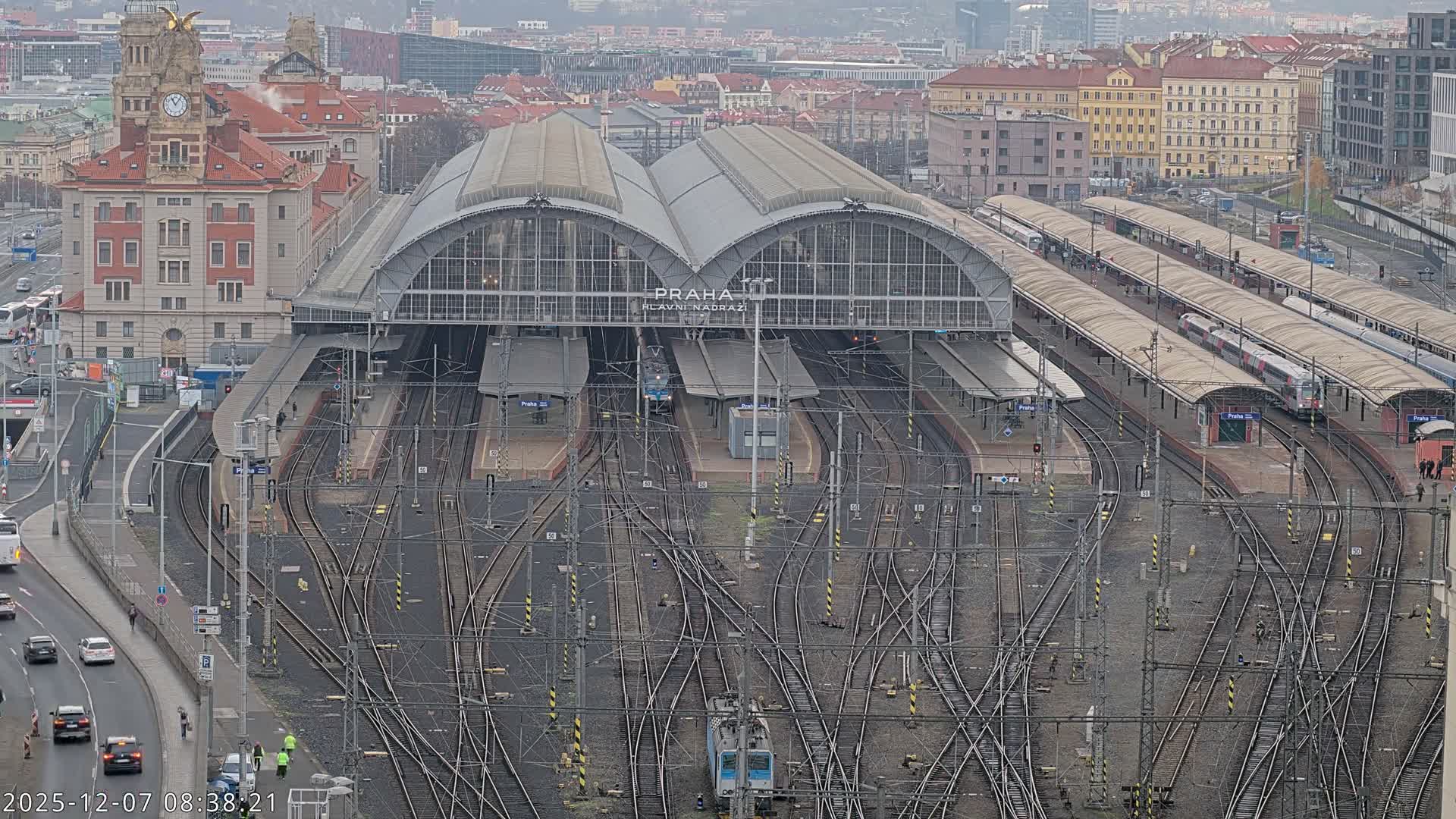 Prague Main Train  Station Live Cam & Praha City Skyline Live Cam, (Praha Hlavní Nádraží)- Vinohrady, Prague, Czechia