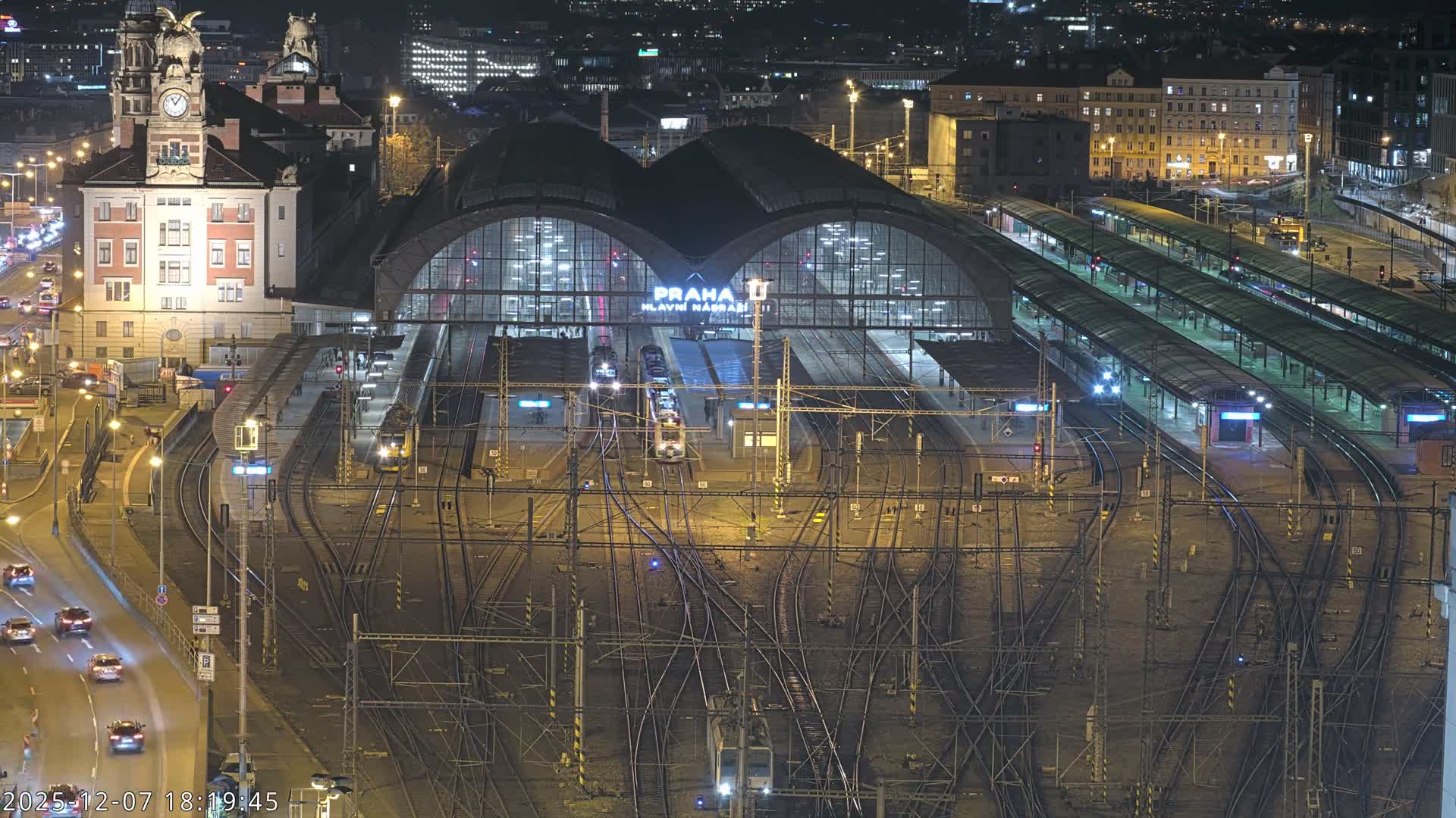 Prague Main Train  Station Live Cam & Praha City Skyline Live Cam, (Praha Hlavní Nádraží)- Vinohrady, Prague, Czechia