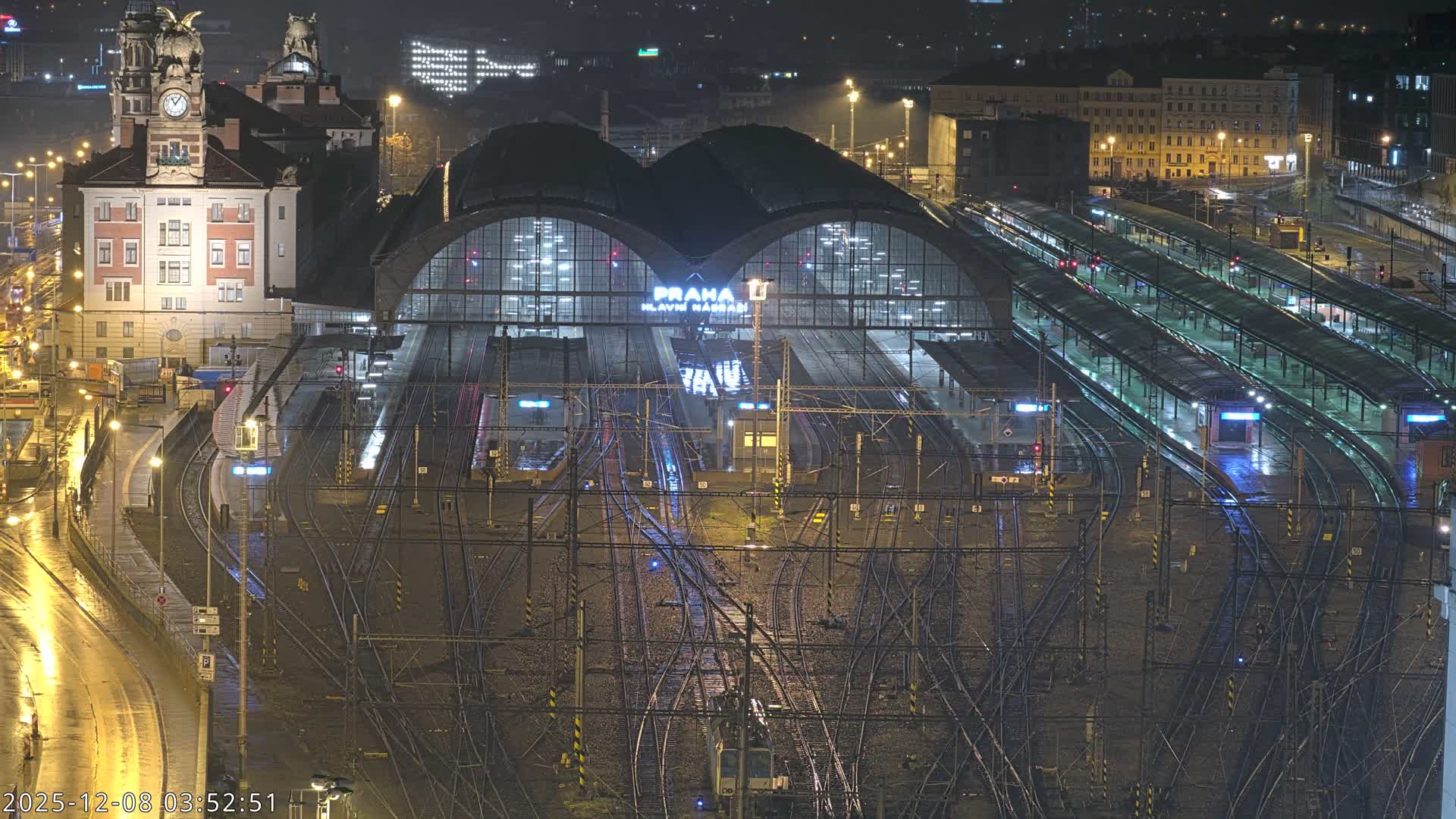 Prague Main Train  Station Live Cam & Praha City Skyline Live Cam, (Praha Hlavní Nádraží)- Vinohrady, Prague, Czechia