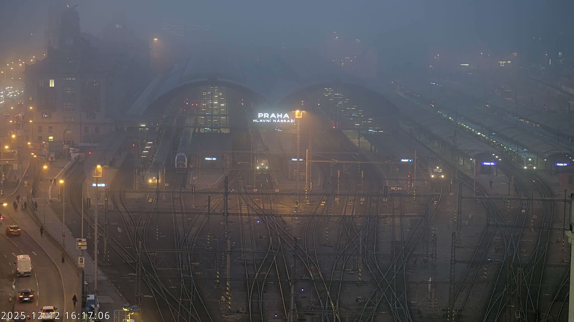 Prague Main Train  Station Live Cam & Praha City Skyline Live Cam, (Praha Hlavní Nádraží)- Vinohrady, Prague, Czechia