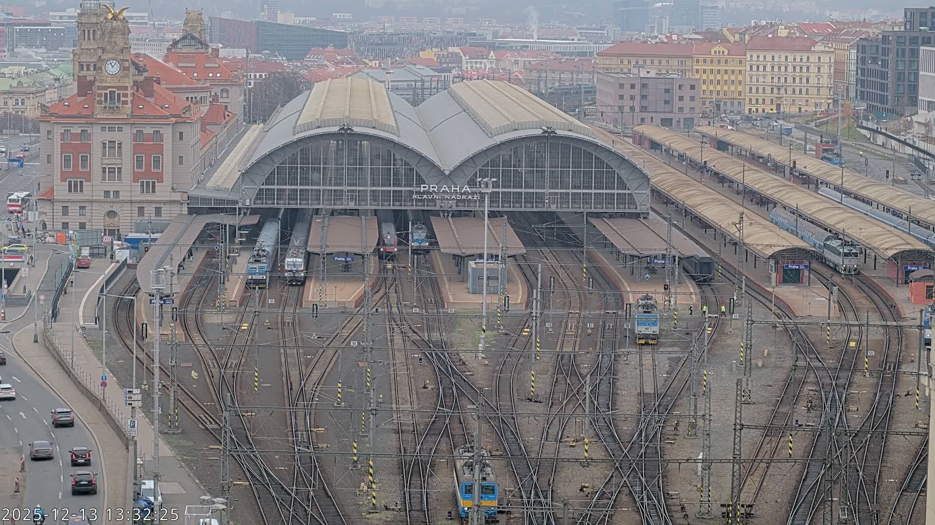 Prague Main Train  Station Live Cam & Praha City Skyline Live Cam, (Praha Hlavní Nádraží)- Vinohrady, Prague, Czechia