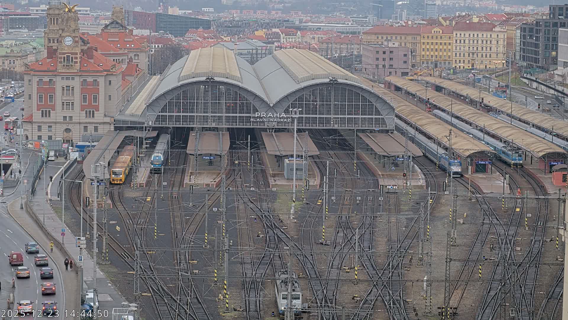 Prague Main Train  Station Live Cam & Praha City Skyline Live Cam, (Praha Hlavní Nádraží)- Vinohrady, Prague, Czechia
