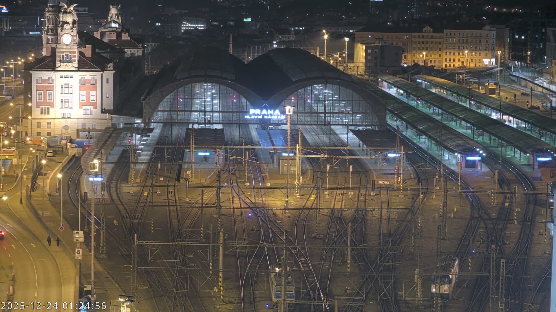 Prague Main Train  Station Live Cam & Praha City Skyline Live Cam, (Praha Hlavní Nádraží)- Vinohrady, Prague, Czechia
