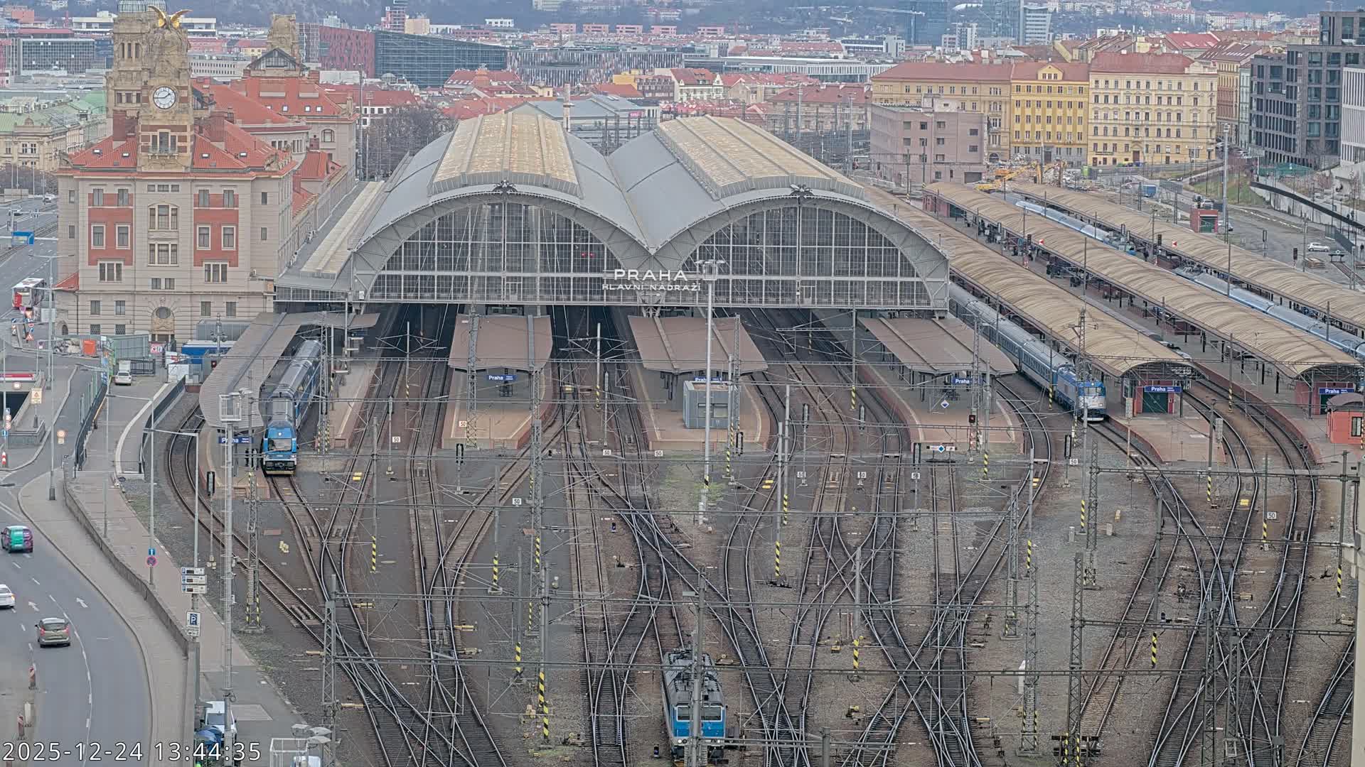 Prague Main Train  Station Live Cam & Praha City Skyline Live Cam, (Praha Hlavní Nádraží)- Vinohrady, Prague, Czechia