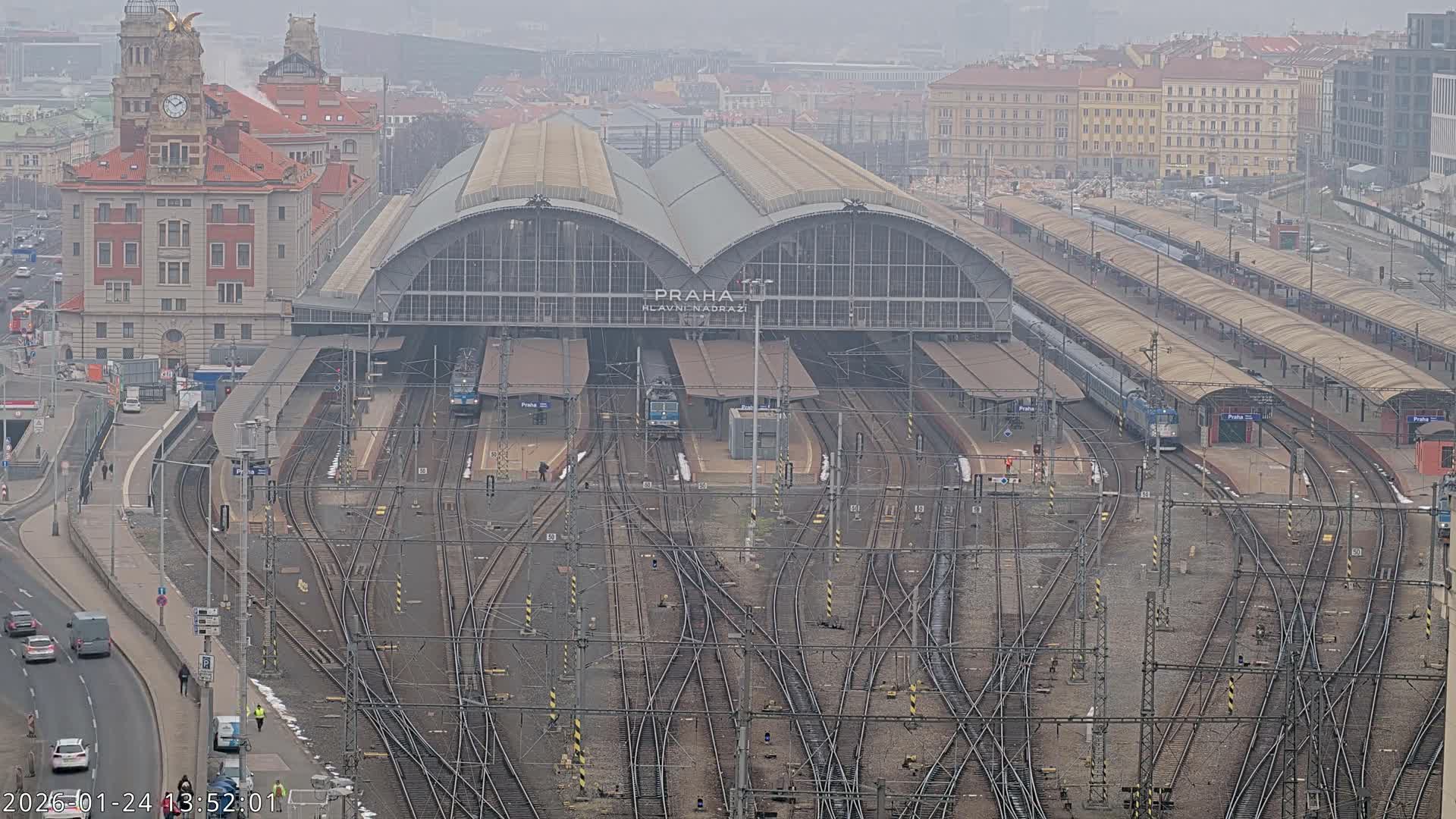 Prague Main Train  Station Live Cam & Praha City Skyline Live Cam, (Praha Hlavní Nádraží)- Vinohrady, Prague, Czechia