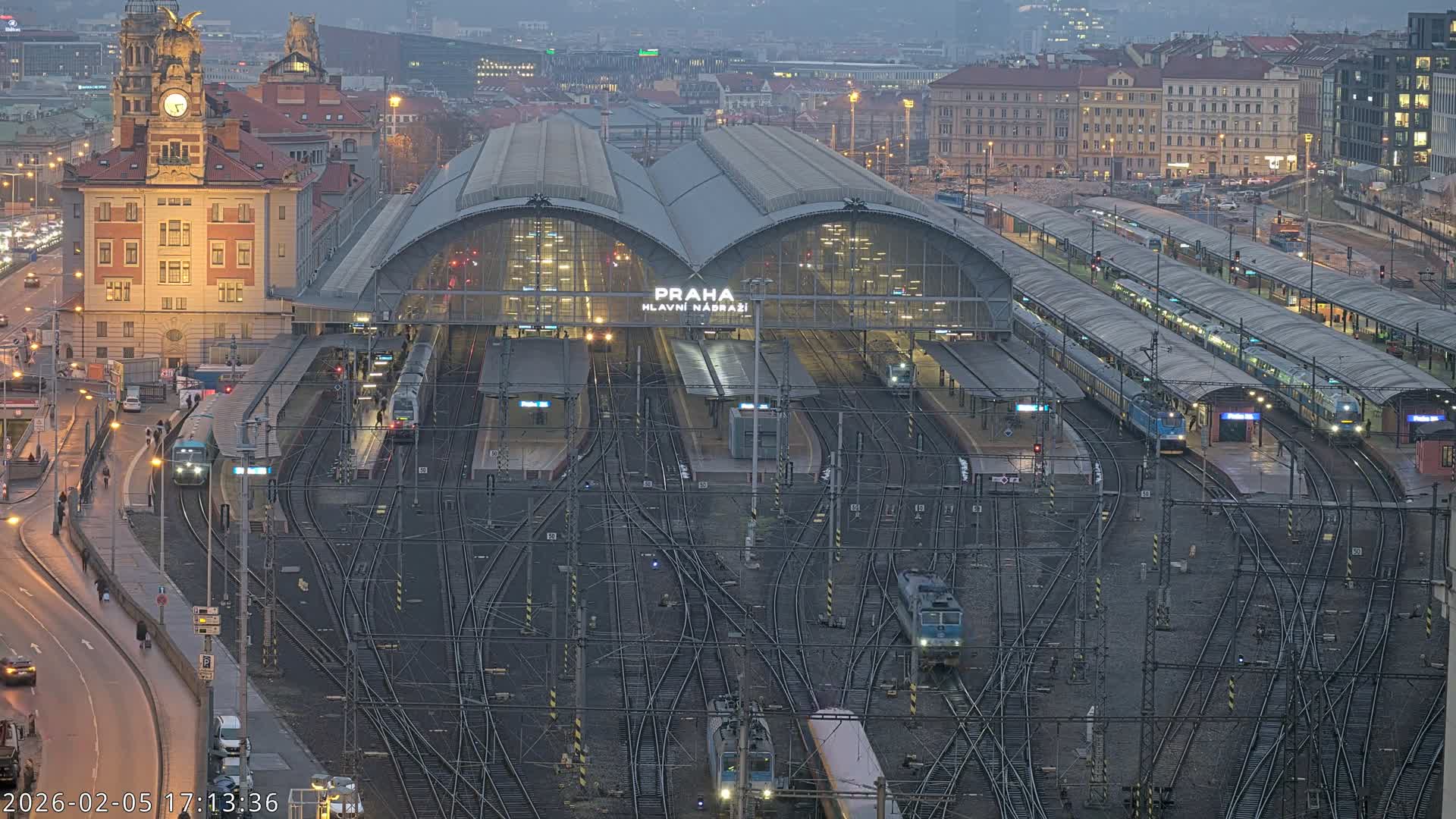 Prague Main Train  Station Live Cam & Praha City Skyline Live Cam, (Praha Hlavní Nádraží)- Vinohrady, Prague, Czechia