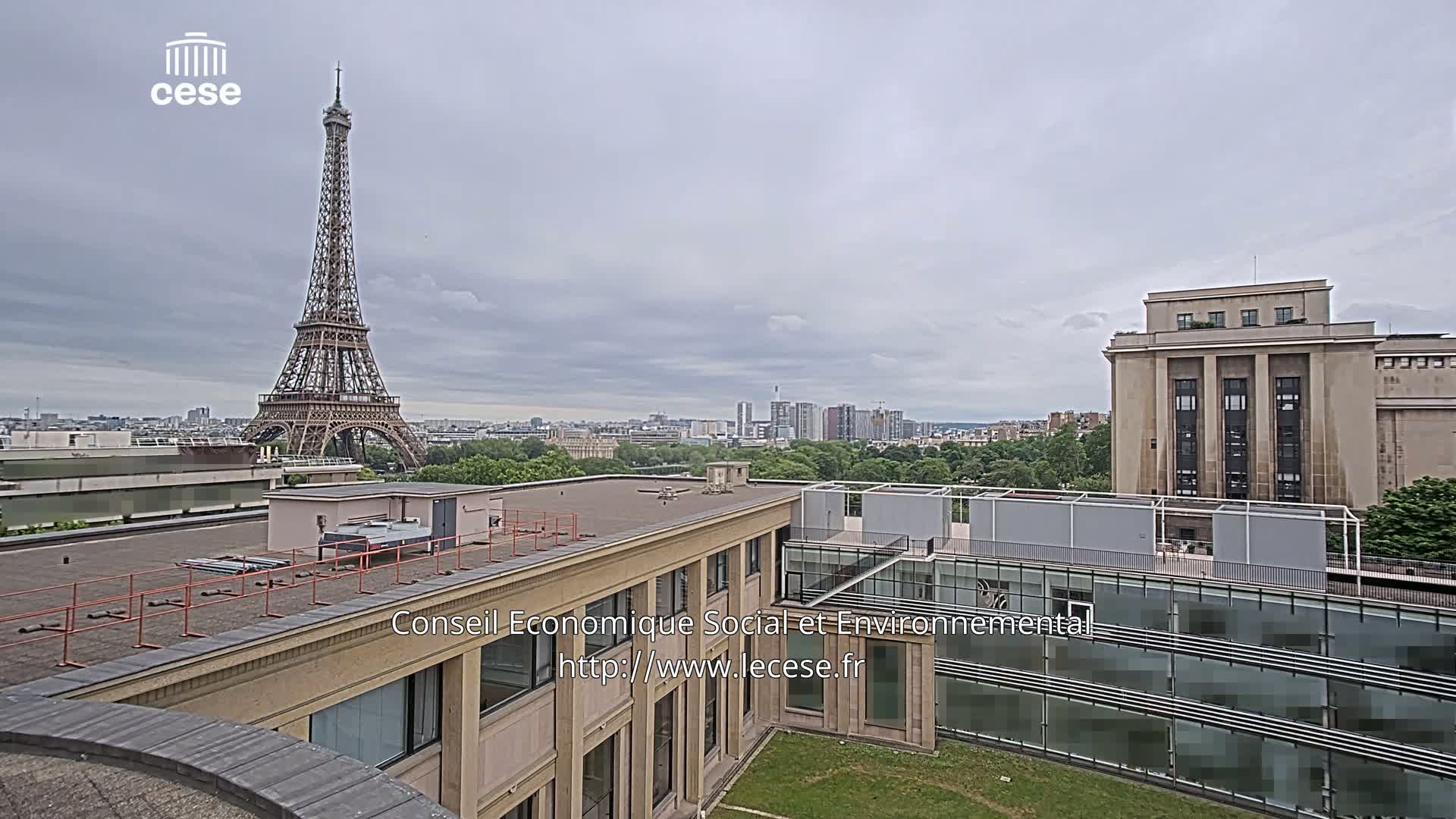 Paris, Eiffel Tower View from Palace of Jena (Palais d'Iena) Live Cam -  Paris, Métropole du Grand Paris,  Île-de-France, France