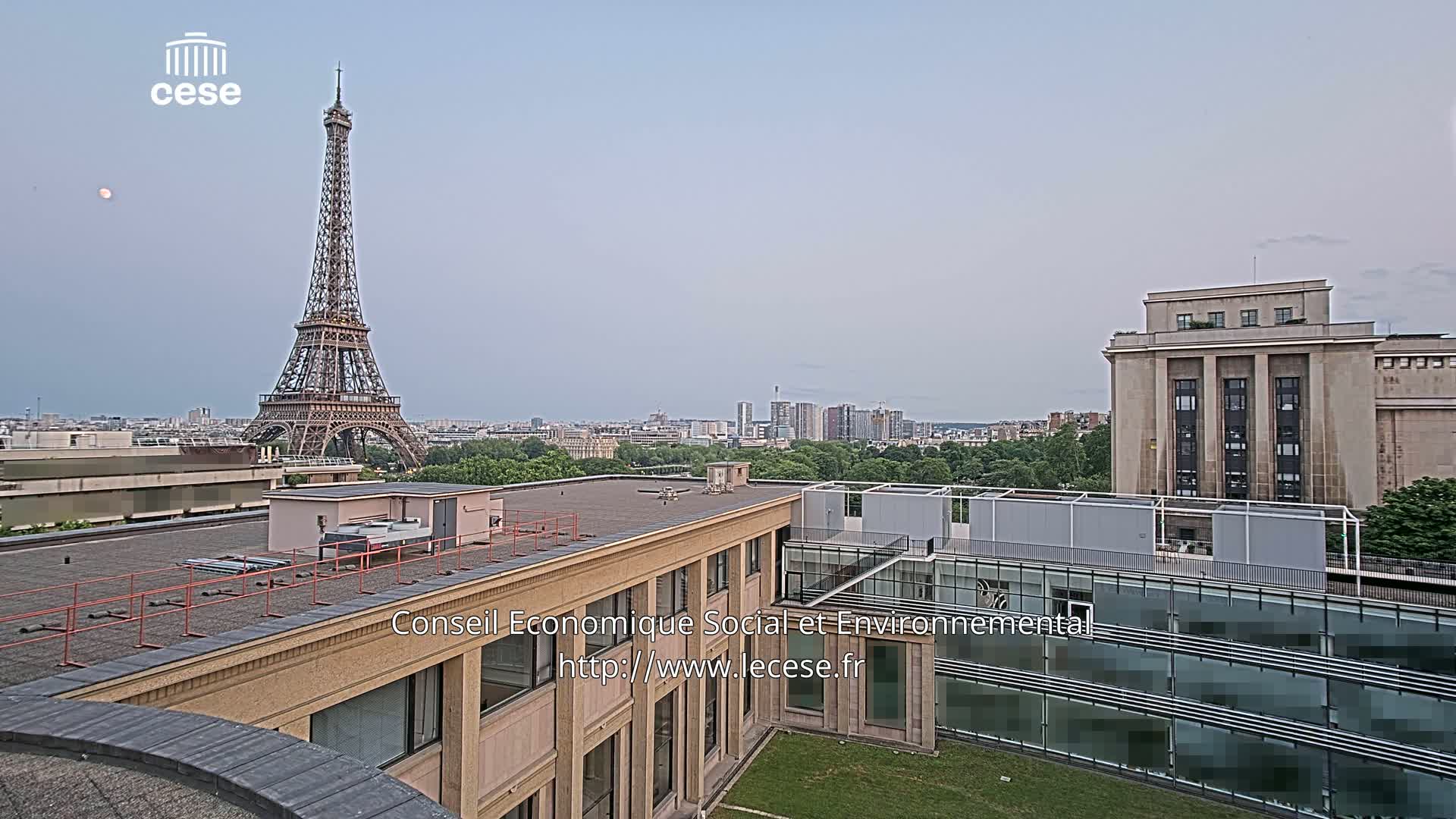 Paris, Eiffel Tower View from Palace of Jena (Palais d'Iena) Live Cam -  Paris, Métropole du Grand Paris,  Île-de-France, France
