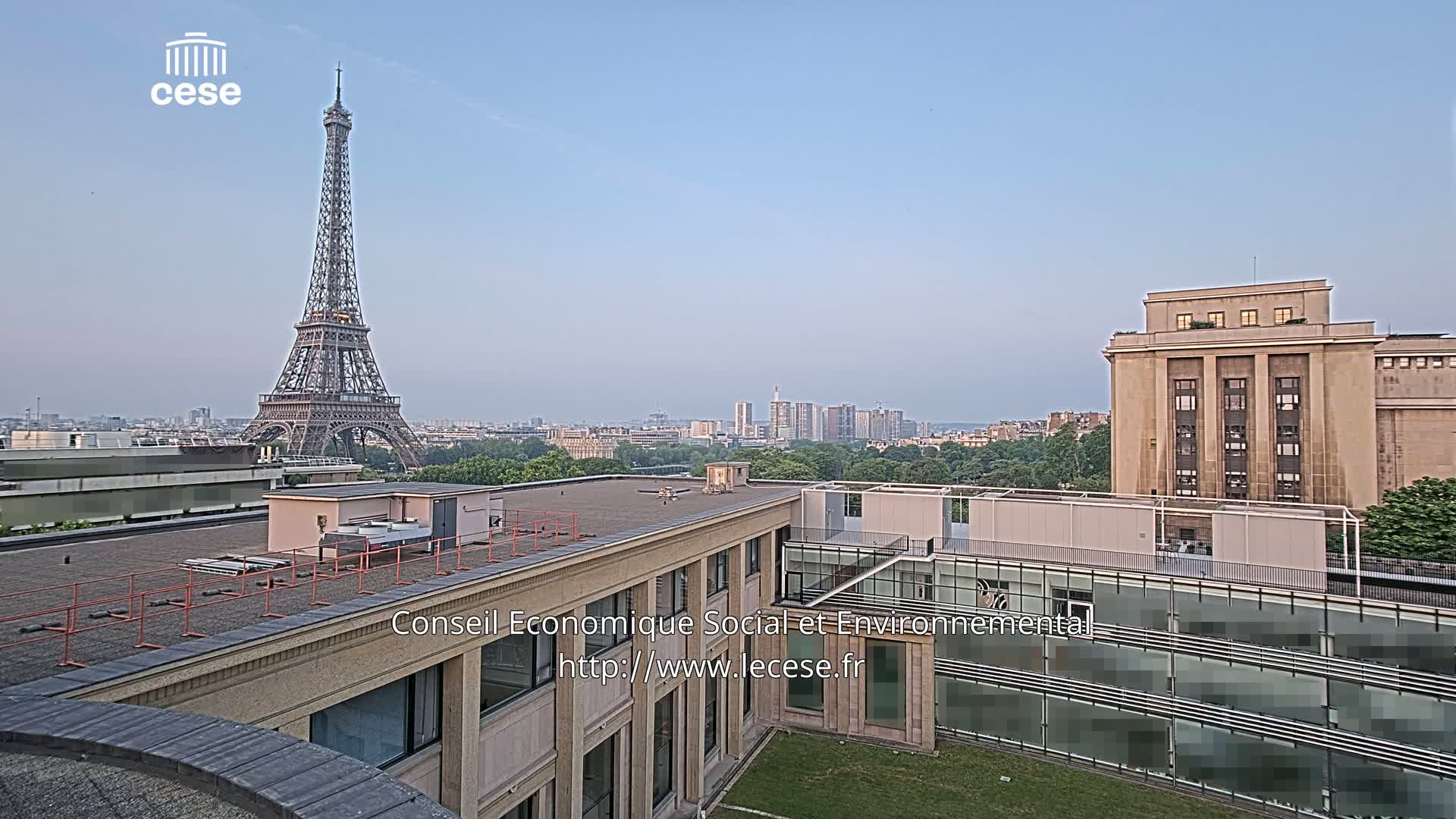 Paris, Eiffel Tower View from Palace of Jena (Palais d'Iena) Live Cam -  Paris, Métropole du Grand Paris,  Île-de-France, France