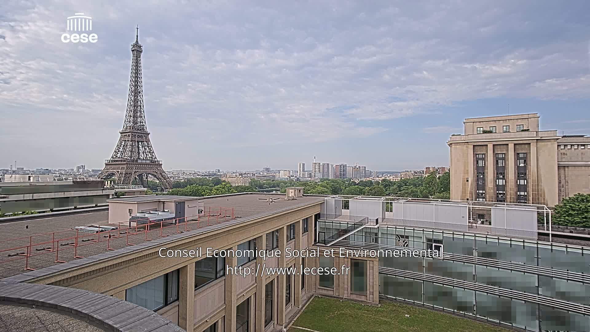 Paris, Eiffel Tower View from Palace of Jena (Palais d'Iena) Live Cam -  Paris, Métropole du Grand Paris,  Île-de-France, France